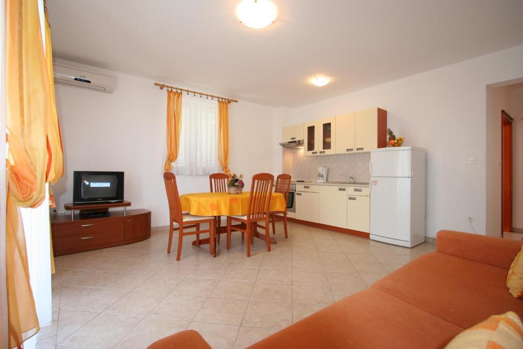 Apartments Bogovic Malinska Habitación foto