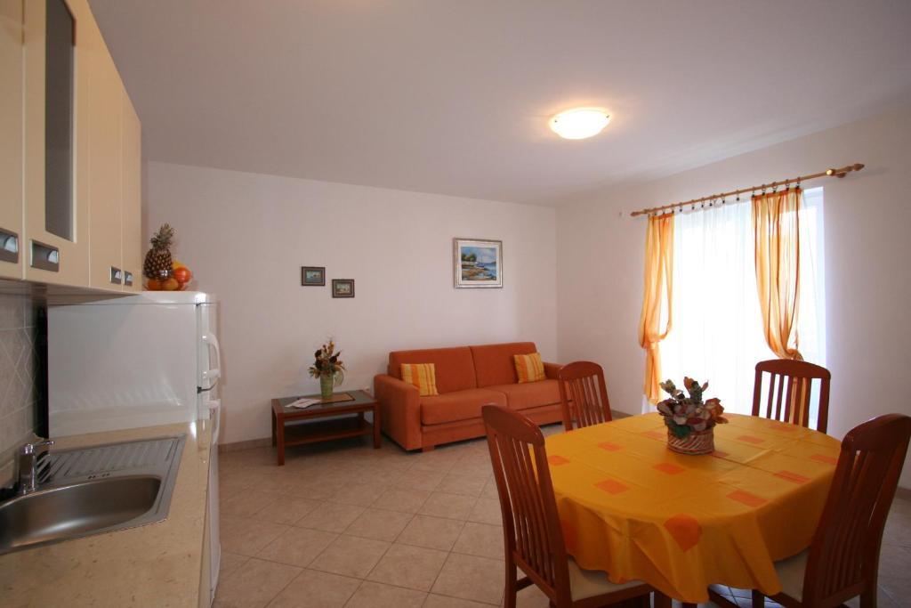 Apartments Bogovic Malinska Habitación foto