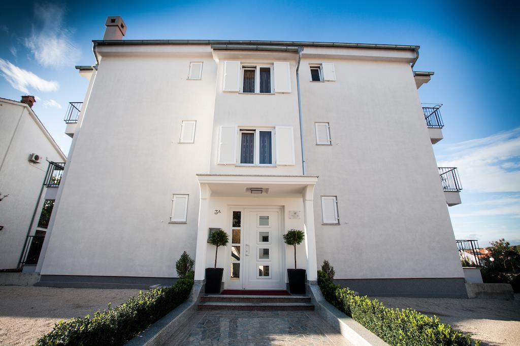 Apartments Bogovic Malinska Exterior foto